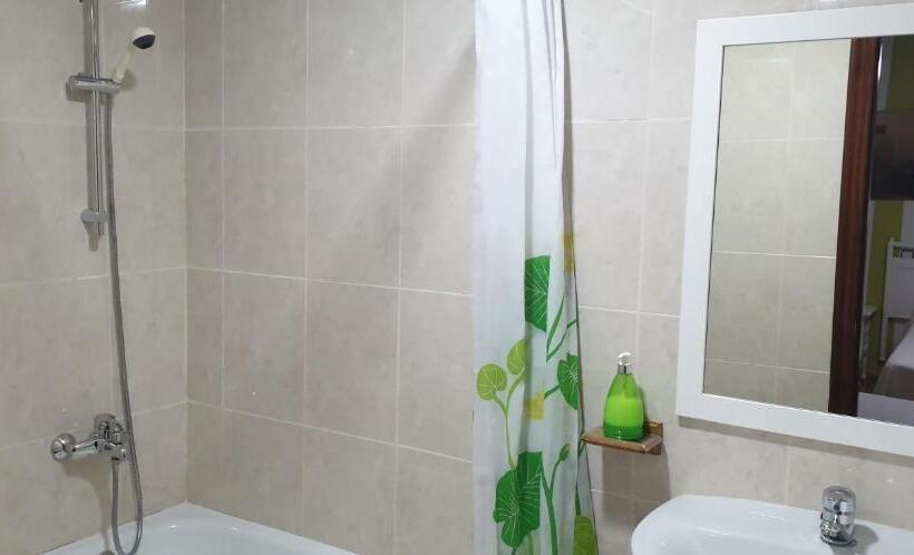 اتاق استاندارد سه نفره, Hospedaje Vistamar