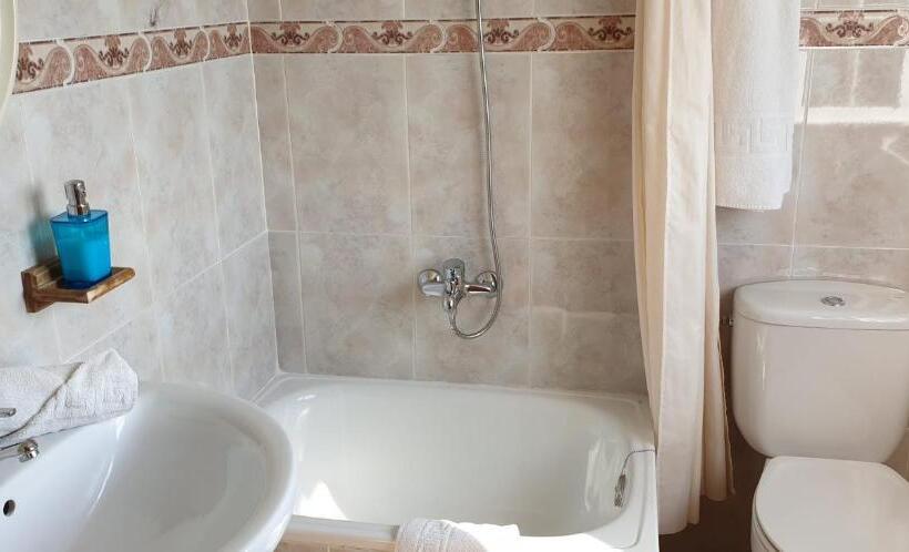 اتاق استاندارد سه نفره, Hospedaje Vistamar