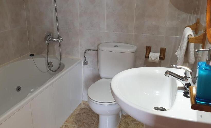 اتاق استاندارد سه نفره, Hospedaje Vistamar