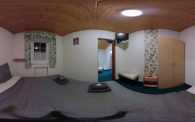 חדר סטנדרט לארבעה, Penzion Erika