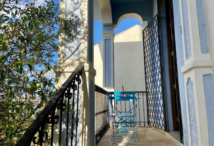 سوئیت با بالکن, Vila Santê