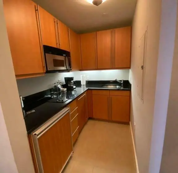 スタンダードスタジオ, Private Condo Hotel At Four Seasons Brickell