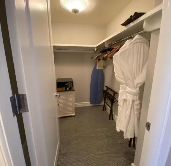 スタンダードスタジオ, Private Condo Hotel At Four Seasons Brickell