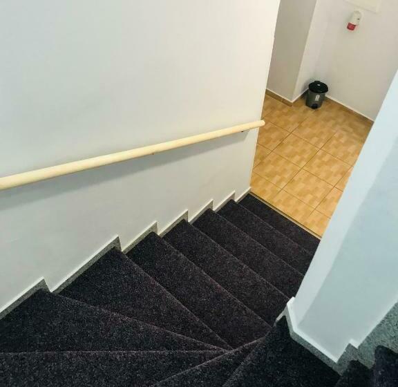 デラックストリプルルーム, Sunshine Pension