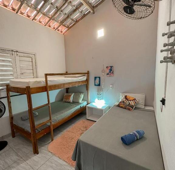 اتاق استاندارد سه تخته با بالکن, Vila Da Sereia Hostel E Pousada