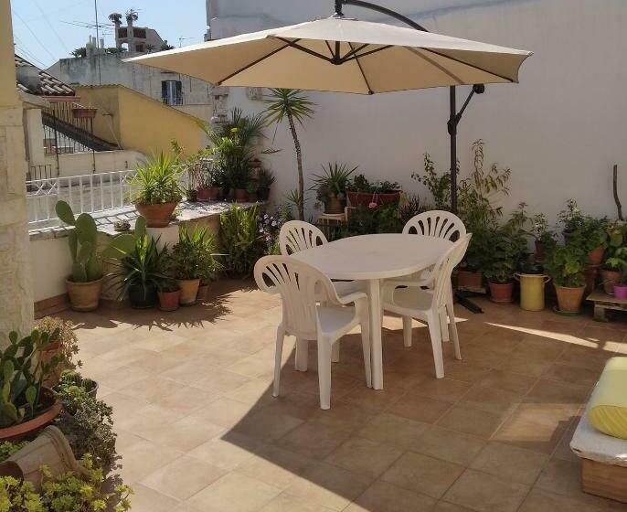 Camera Standard, Attica B&b