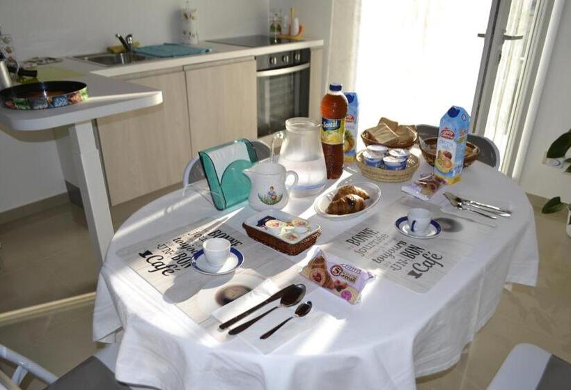 Camera Standard, Attica B&b