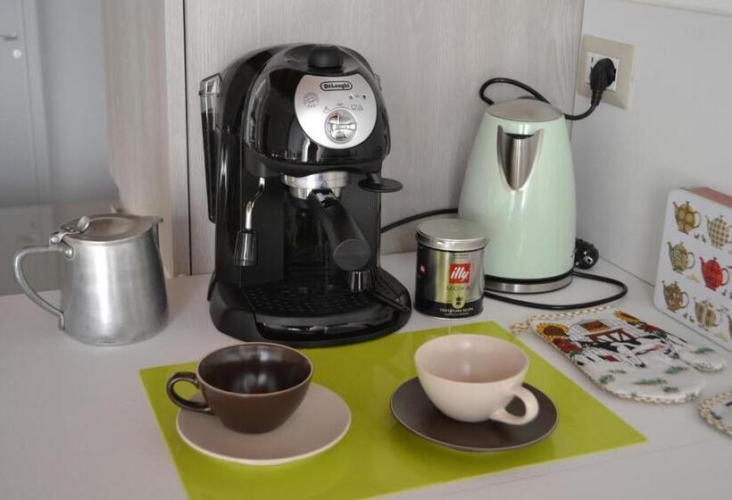 Camera Standard, Attica B&b