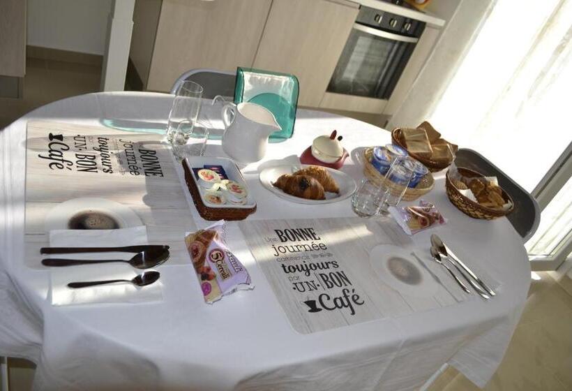 Camera Standard, Attica B&b