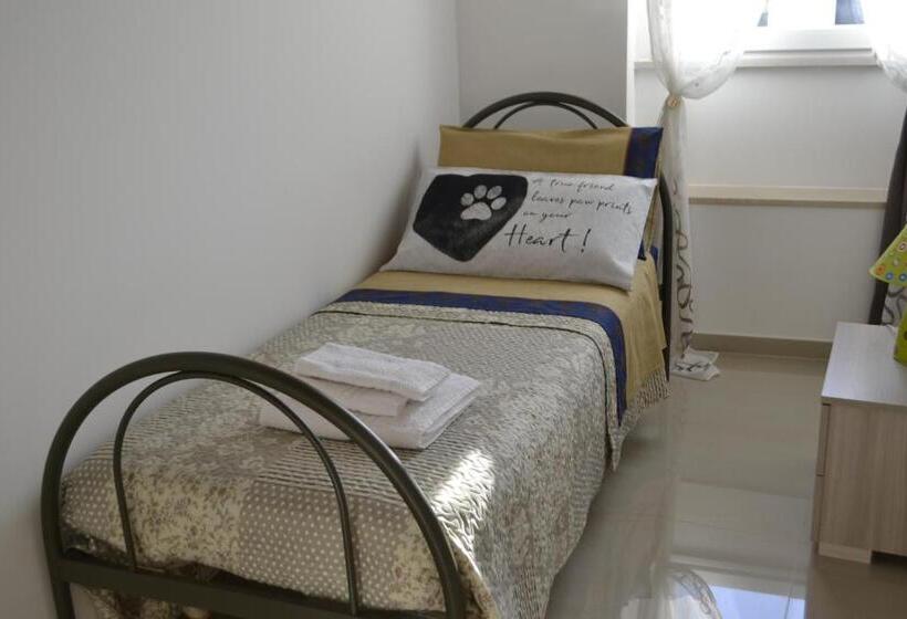 Номер Стандарт Индивидуальный, Attica B&b