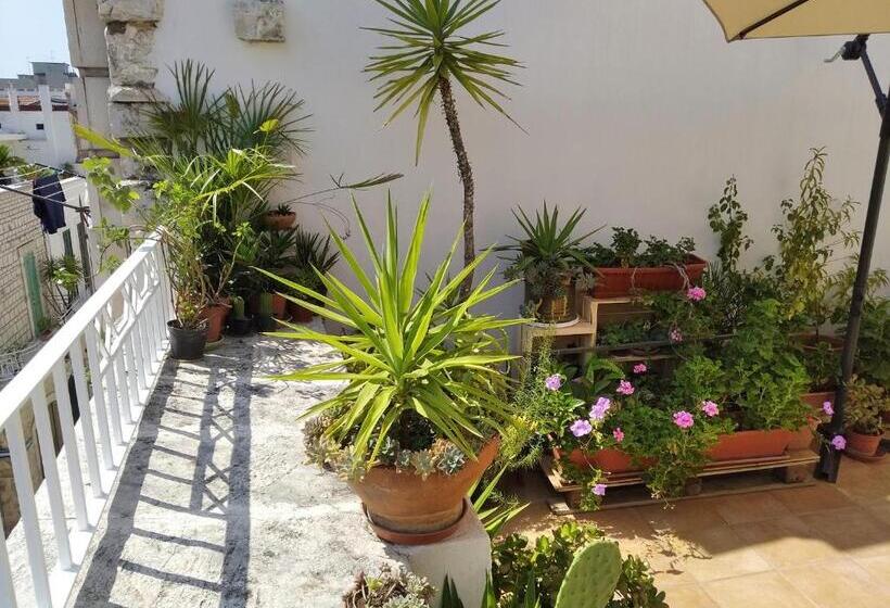 Camera Familiare, Attica B&b