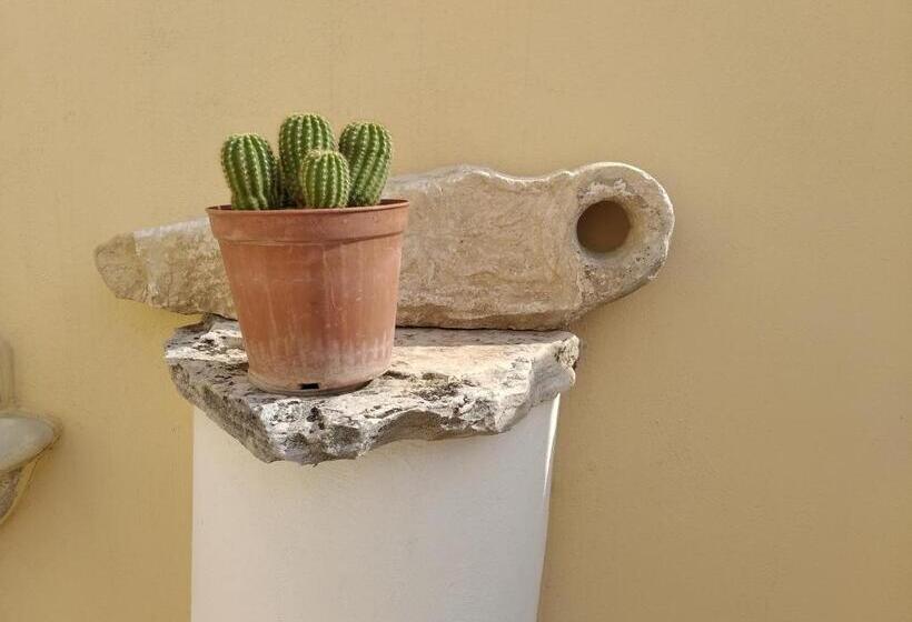 Camera Familiare, Attica B&b