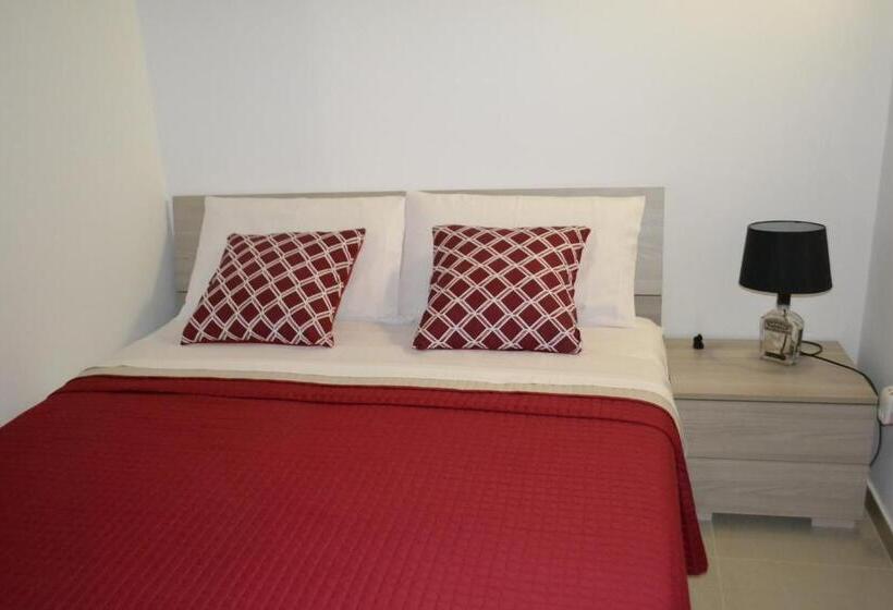 Camera Familiare, Attica B&b