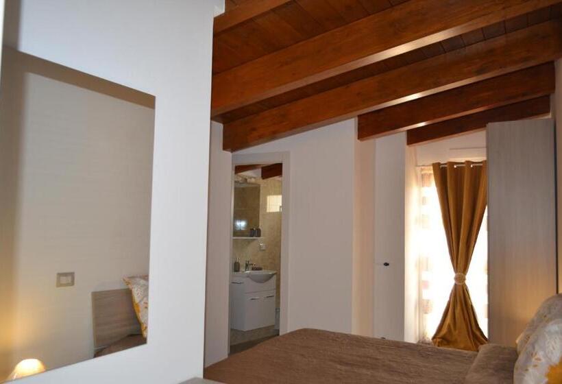 Camera Standard, Attica B&b