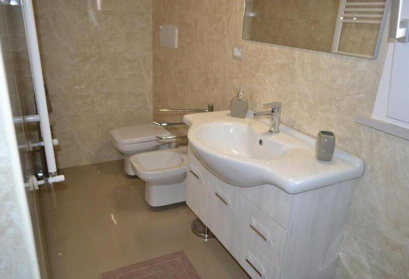 Семейный Номер, Attica B&b