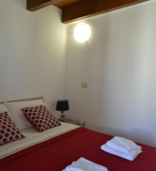 Camera Familiare, Attica B&b