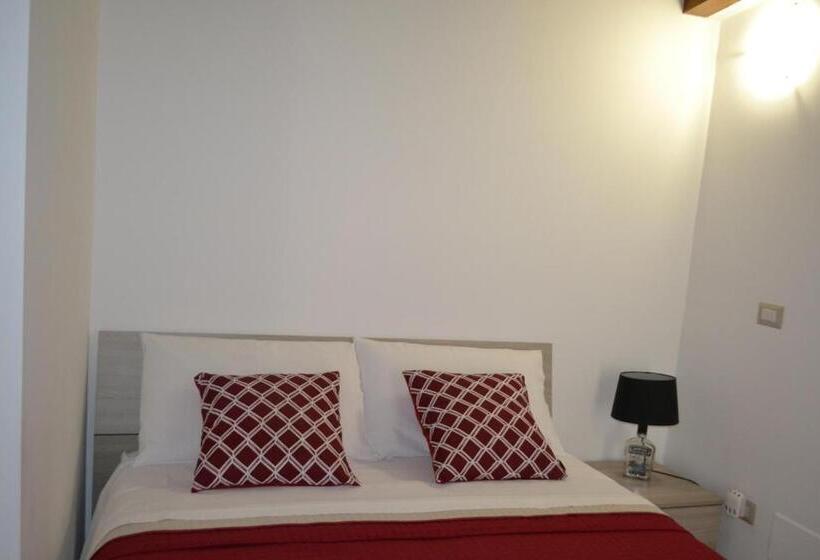 Camera Familiare, Attica B&b