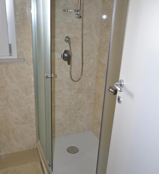 Camera Familiare, Attica B&b