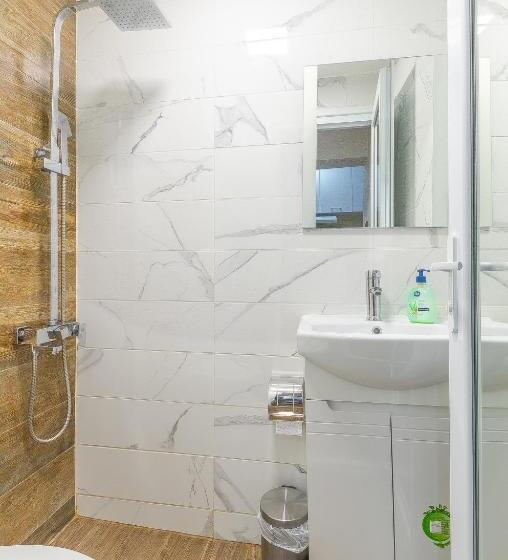 スリーベッドルーム　ヴィラ, къща за гости виктория