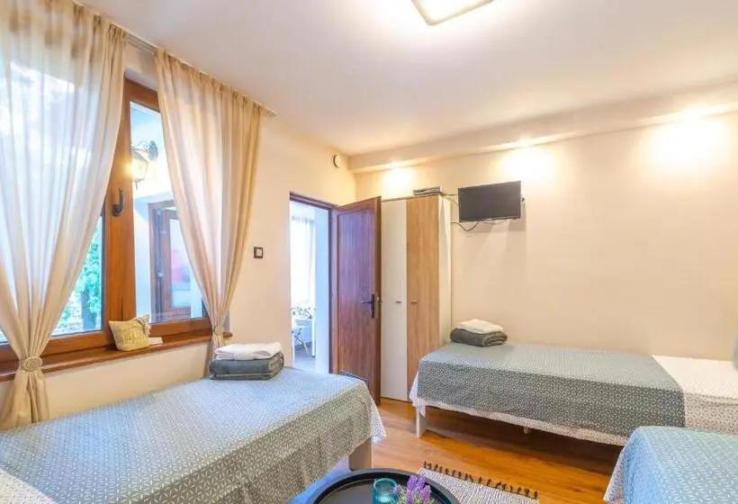 Villa 3 Makuuhuonetta, къща за гости виктория