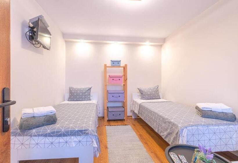 スリーベッドルーム　ヴィラ, къща за гости виктория