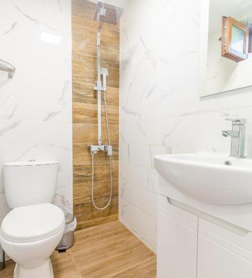 スリーベッドルーム　ヴィラ, къща за гости виктория