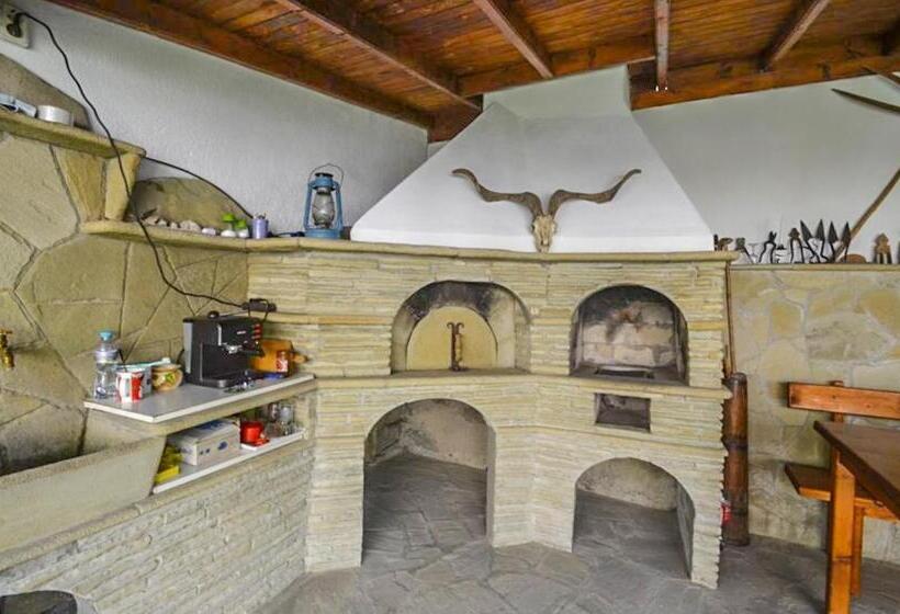 スリーベッドルーム　ヴィラ, къща за гости виктория