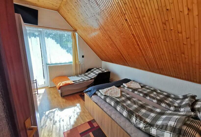 バルコニー付きスタンダードトリプルルーム, Country Vendégház