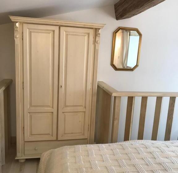 اتاق لوکس, Couvent Des Carmes