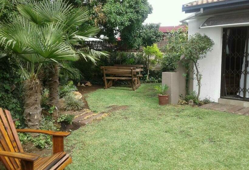 Family Suite, Roxy S Rest Guest House