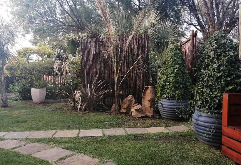 Номер Стандарт Вид на Сад, Roxy S Rest Guest House