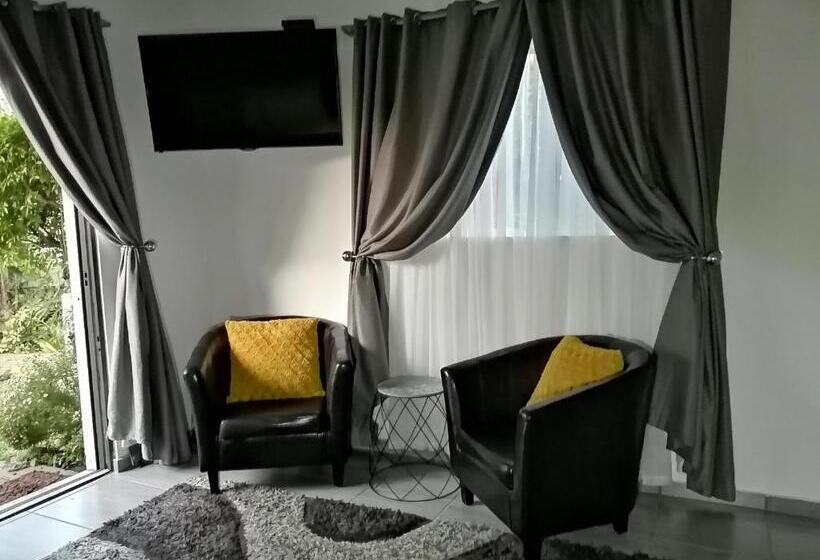 Family Suite, Roxy S Rest Guest House