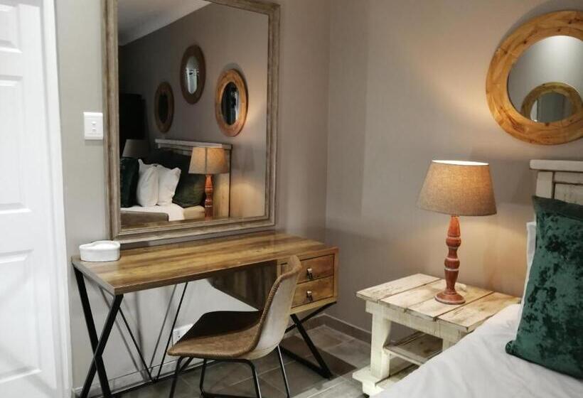 Номер Стандарт Вид на Сад, Roxy S Rest Guest House