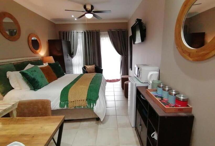 Номер Стандарт Вид на Сад, Roxy S Rest Guest House