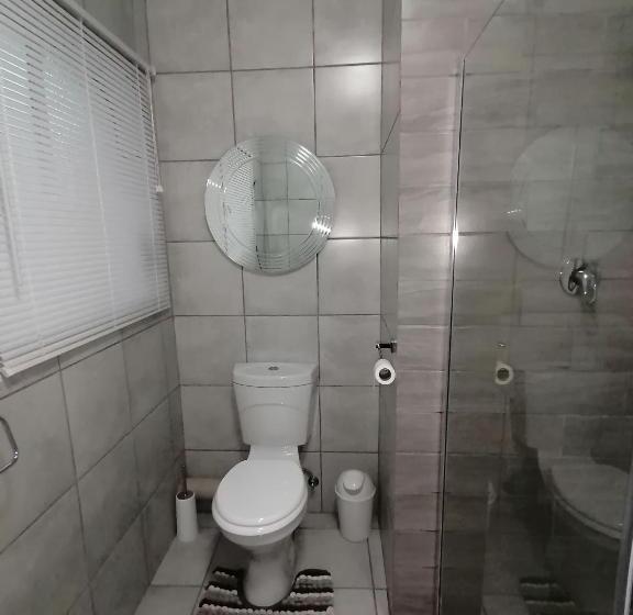 Номер Стандарт Вид на Сад, Roxy S Rest Guest House