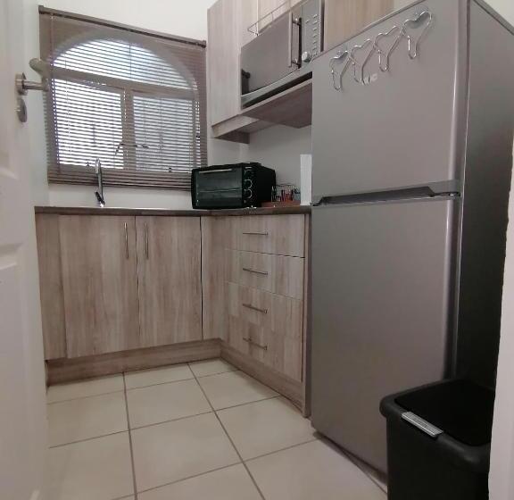 Люкс Повышенной Комфортности, Roxy S Rest Guest House