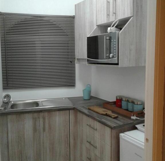 Люкс Повышенной Комфортности, Roxy S Rest Guest House