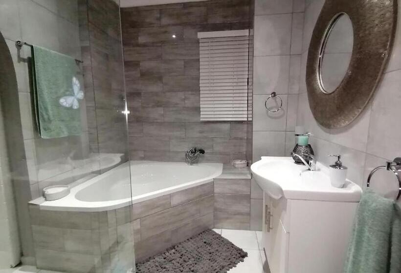 Люкс Повышенной Комфортности, Roxy S Rest Guest House