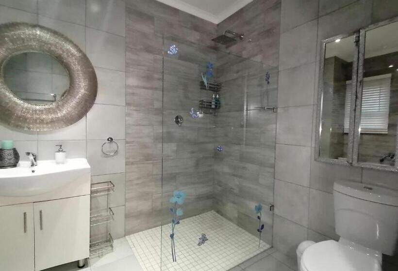 Люкс Повышенной Комфортности, Roxy S Rest Guest House