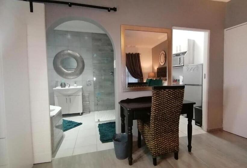 Люкс Повышенной Комфортности, Roxy S Rest Guest House