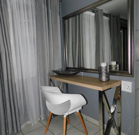 Люкс, Roxy S Rest Guest House