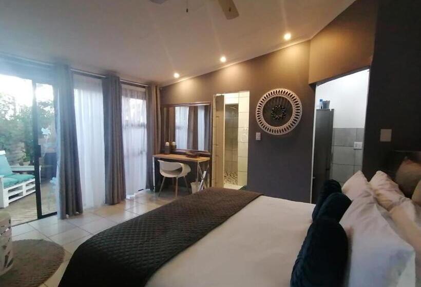 Люкс, Roxy S Rest Guest House