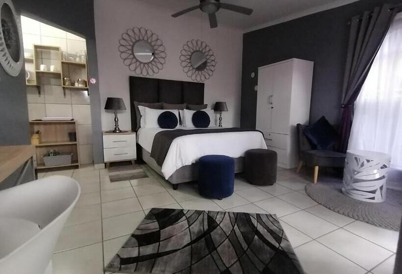 Люкс, Roxy S Rest Guest House