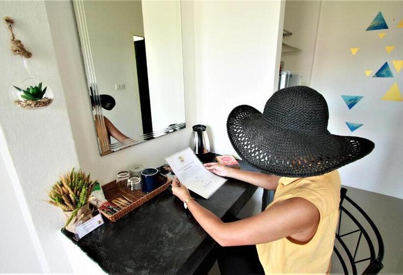 マウンテンビュースタンダードルーム, Sun & Sea Nai Yang Phuket