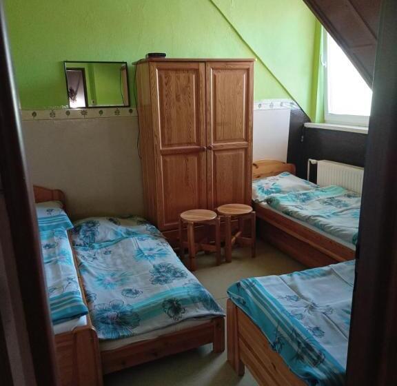 Номер Стандарт Трехместный, Turistika Ubytovňa Sivá Brada