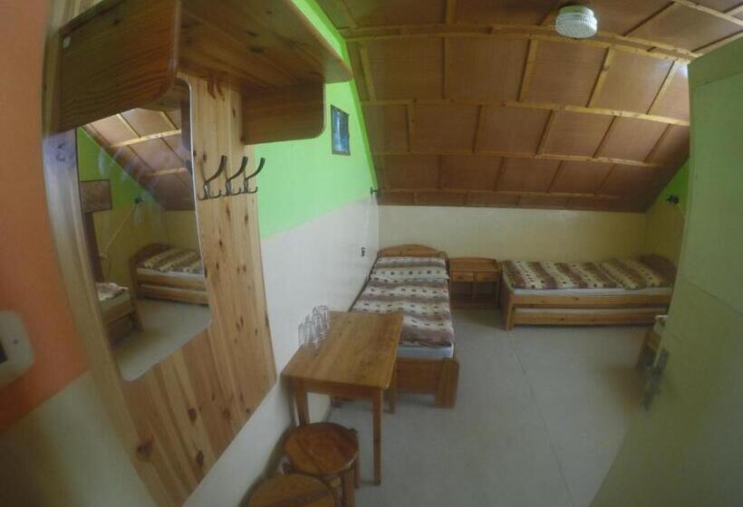 غرفة قياسية ثلاثية, Turistika Ubytovňa Sivá Brada