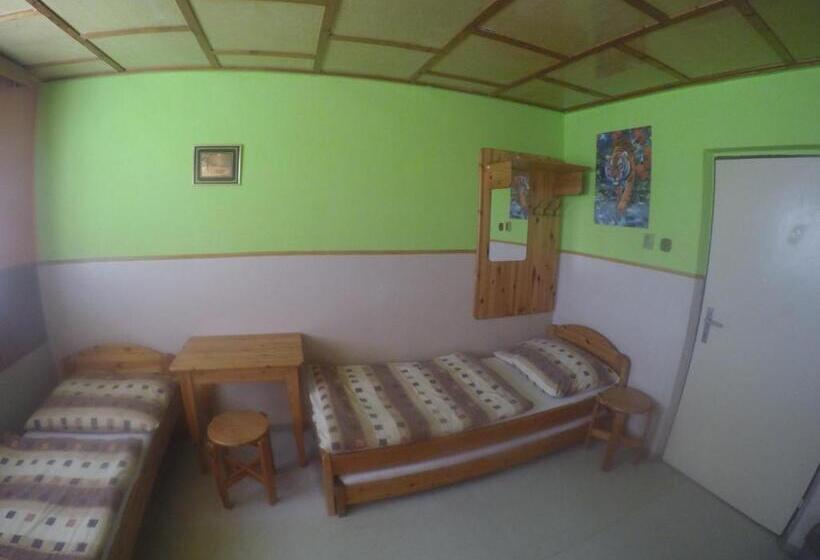 غرفة قياسية ثلاثية, Turistika Ubytovňa Sivá Brada