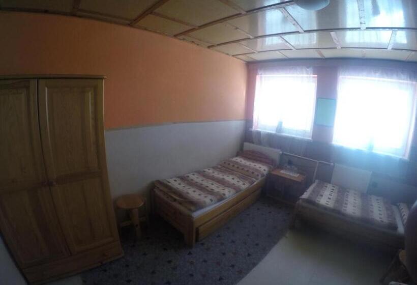 اتاق استاندارد سه نفره, Turistika Ubytovňa Sivá Brada