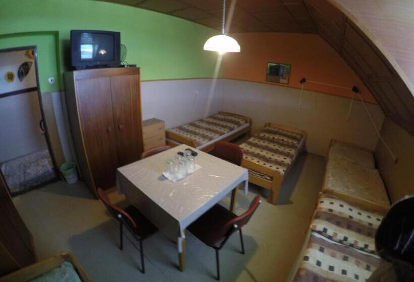 غرفة قياسية رباعية, Turistika Ubytovňa Sivá Brada