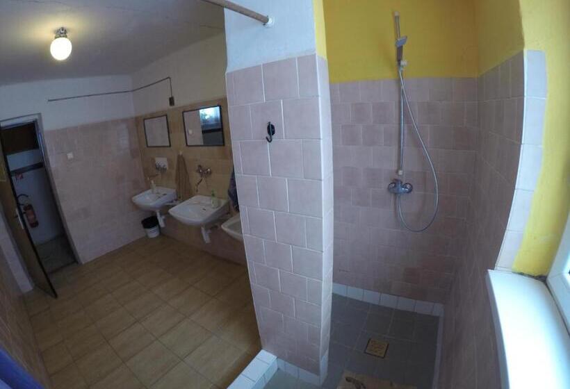 Четырехместный Номер Стандарт, Turistika Ubytovňa Sivá Brada